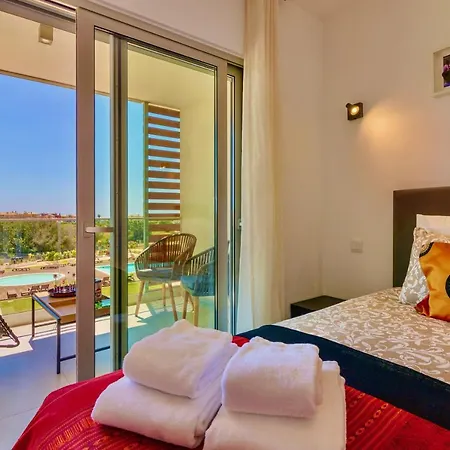 Apartment Marvell Design With Heated Pool&gym&playground
